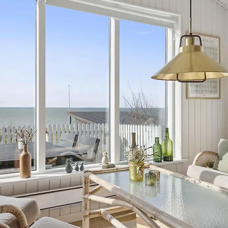 Enjoy The Silence And Stunning View Over The Sea * Spottrup